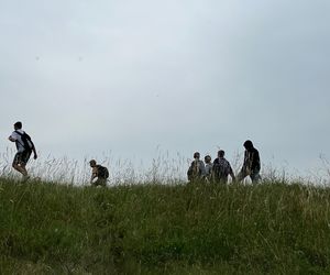 Akcja na polu, gdzie znaleziono Wampirkę z Pnia. Młodzi chodzili z detektorami, niedługo wracają tam archeolodzy