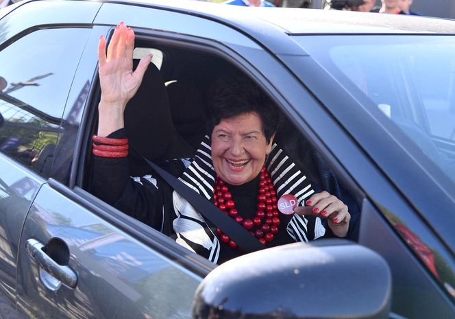  Joanna Senyszyn w czerwonych koralach  