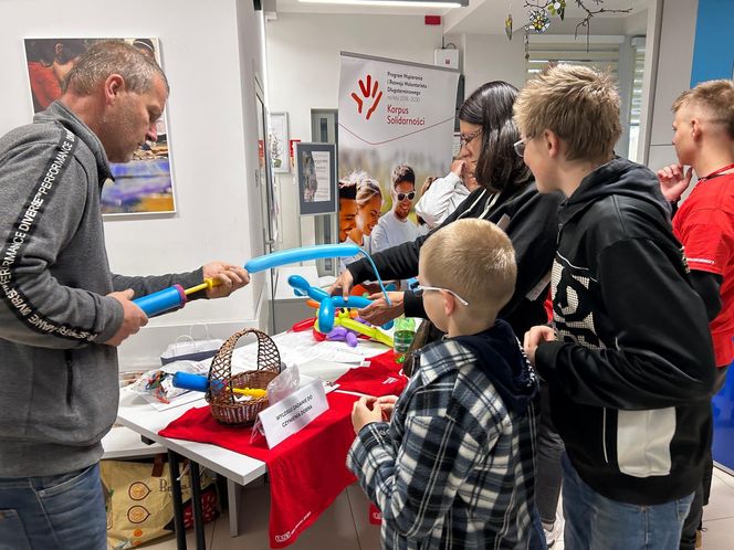 Gra terenowa „BIBLIOTEKA I PRZYJACIELE: WSPÓLNA MISJA". Kampania zrealizowana w ramach Tygodnia Bibliotek, którego organizatorem jest Stowarzyszenie Bibliotekarzy Polskich