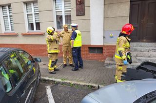 Samochód osobowy wjechał w grupę pieszych. Są ranni