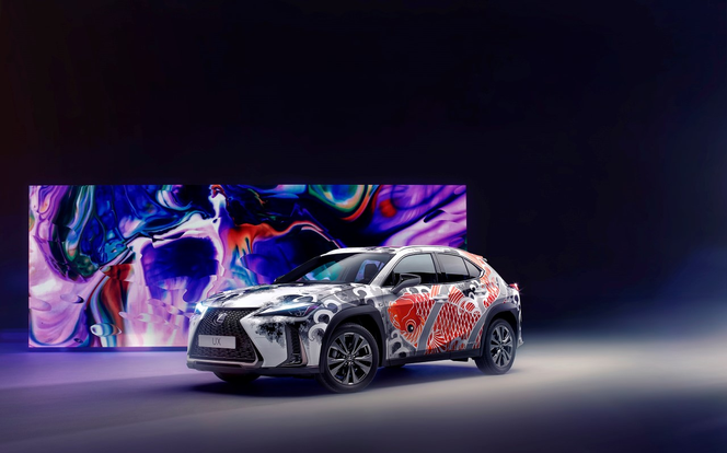 Wytatuowany Lexus UX