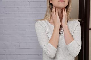 Guzek na szyi – objawy, przyczyny, leczenie, rokowania