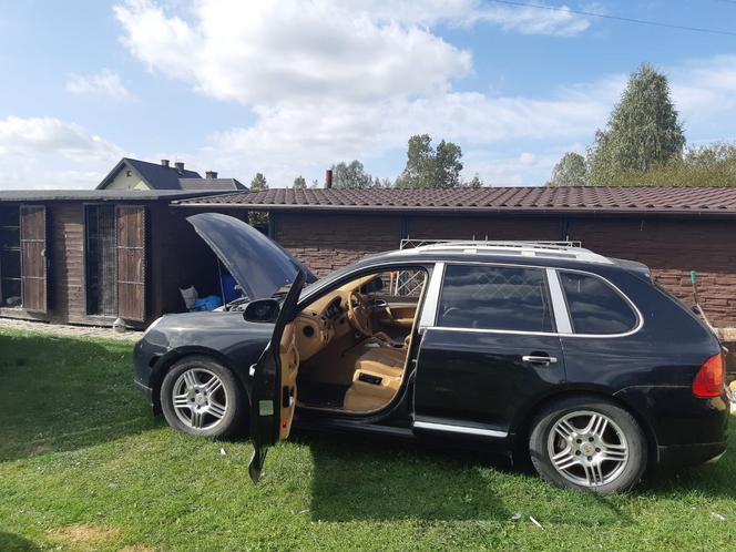 Niedługo się cieszyli skradzionym porsche: wpadło dwóch złodziei 