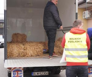 Protest rolników w Białymstoku. Siano i obornik przed biurem marszałka Hołowni