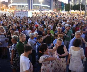 Potańcówka przed Teatrem Śląskim w Katowicach (09.08)