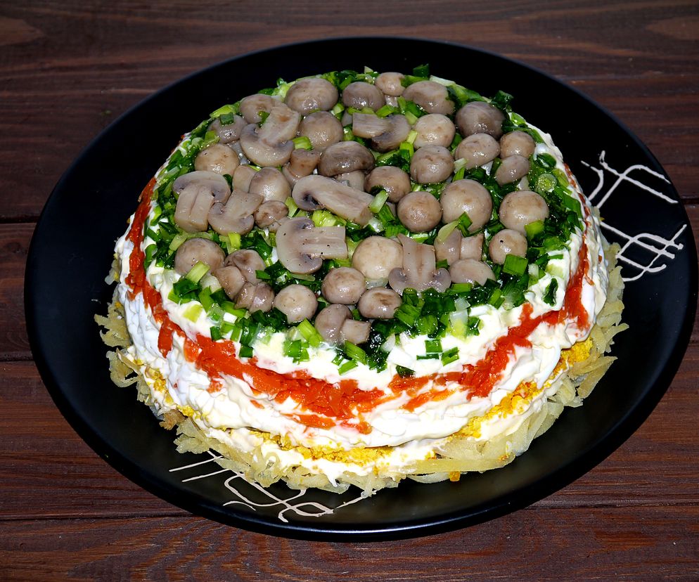 Sałatka warstwowa: Leśna Polana