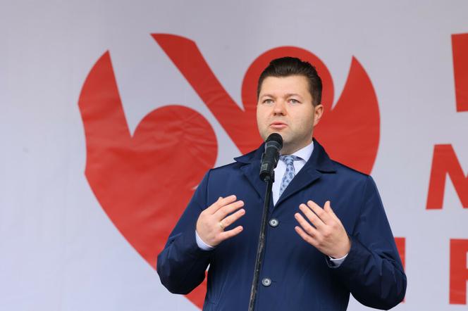 Ulicami Warszawy przeszedł Marsz dla Życia i Rodziny. Uczestnicy nieśli banery z napisem: "Mamo, pozwól mi żyć"