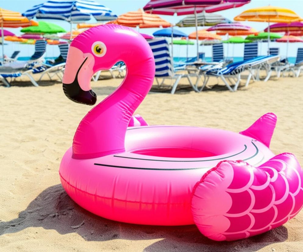 Flaming, plażing, parawaning, czyli jak wypoczywają Polacy. Psycholog o wakacyjnych zwyczajach na plażach