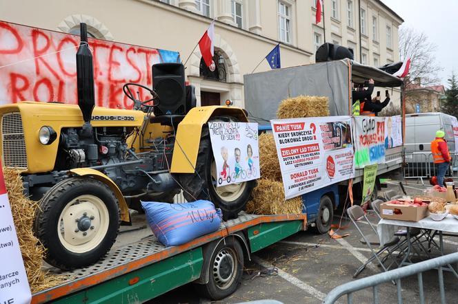 Protest rolników 20 marca przed Lubelskim Urzędem Wojewódzkim w Lublinie