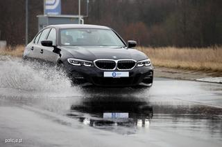 Policjanci ćwiczyli dynamiczną jazdę w samochodach BMW
