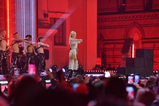 Sylwestrowa Moc Przebojów 2024. Tłumy na imprezie Polsatu w Toruniu. Zdjęcia gwiazd i uczestników