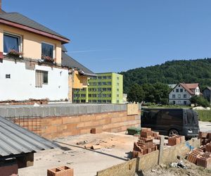 Stronie Śląskie niemal rok po powodzi. Jak wygląda dziś miejsce, gdzie pękła tama? 