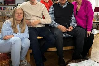 M jak miłość. Piotrek (Marcin Mroczek), Kinga (Katarzyna Cichopek), Lenka (Olga Cybińska), Misiek (Olek Bożyk), Marszałek (Emilian Kamiński)