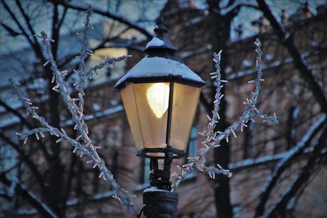 Światło wraca na ulice. Od dziś nocą znowu będzie jasno