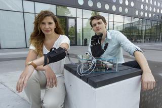 Polscy naukowcy stworzyli sztuczną dłoń