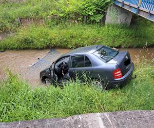 Skoda zanurkowała w Wątoku. Utrudnienia na ważnej trasie wylotowej z Tarnowa