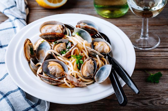 Linguini z małżami i zieloną pietruszką
