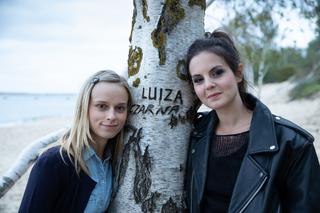 Motyw, odc. 2. Luiza (Grażyna Sobocińska) i Czarna (Agata Turkot) w młodości