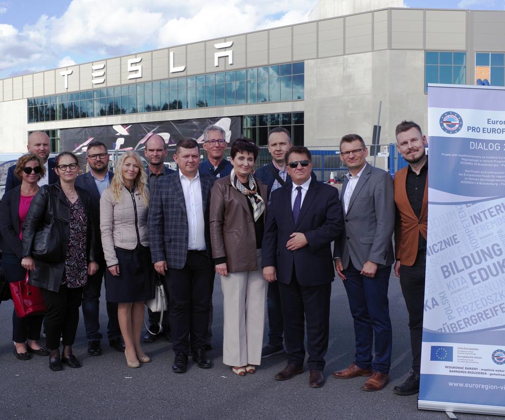 Spotkanie w fabryce samochodów elektrycznych