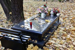 Tak wygląda grób Czesława Kiszczaka