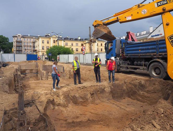 Ludzkie czaszki pod ulicą w centrum Lublina. Do kogo należały?