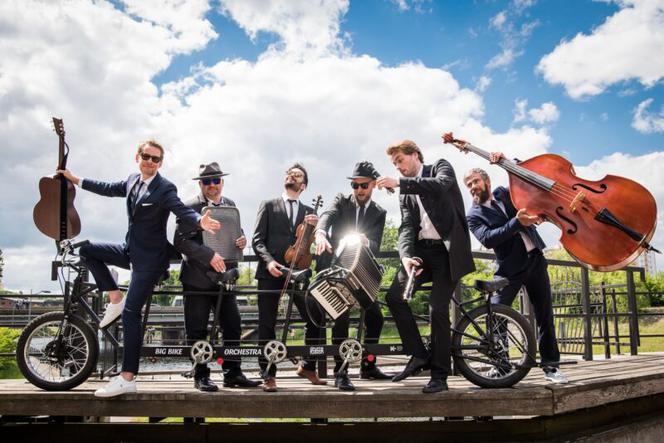 Czy 6 osobowy zespół zmieści się na jednym rowerze? Big Bike Orchestra w Toruniu