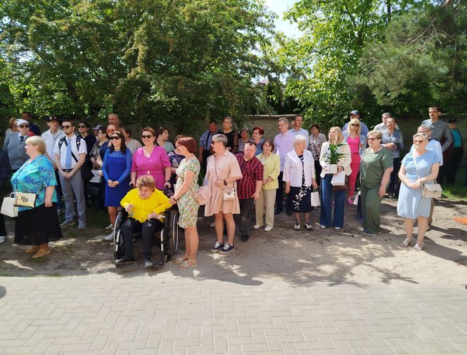 Przez lata ŚDS w Siedlcach działał w dwóch lokalizacjach, teraz już oficjalnie funkcjonuje w jednym miejscu, w budynkach dostosowanych do potrzeb osób z niepełnosprawnościami.