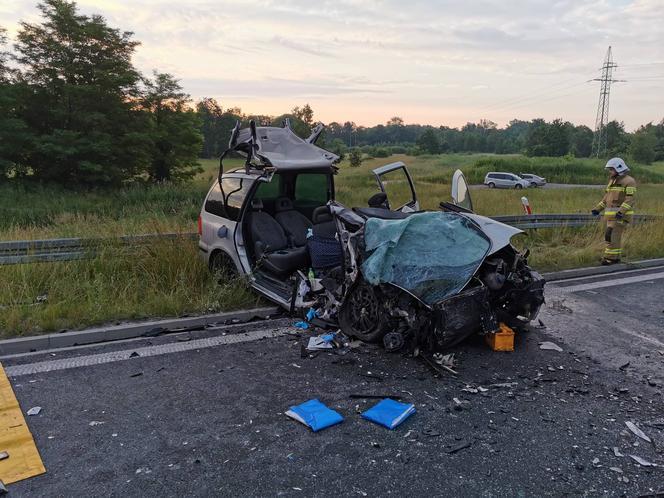 Dąbrowa Tarnowska. Tragiczne zderzenie osobówki z dostawczakiem. Nie żyje troje Rumunów