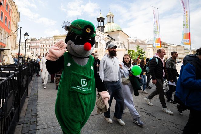 Korowód studentów podczas juwenaliów 2025 w Krakowie