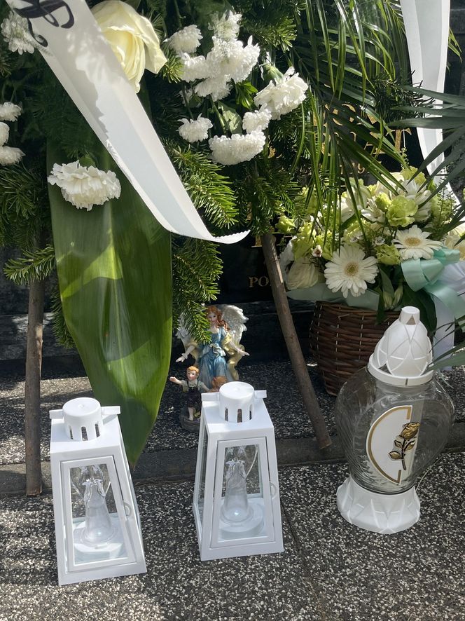 Tuszów Narodowy. Grób Dominiki i Grzesia, którzy zginęli w tragicznym wypadku