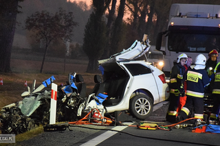 Krajowa ósemka na Dolnym Śląsku już odblokowana po porannym wypadku. Czołowe zderzenie samochodu osobowego z dostawczym busem