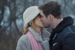 M jak miłość odc. 1790. Kama (Michalina Sosna), Marcin (Mikołaj Roznerski)