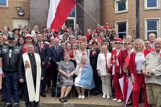 Biało-czerwone flagi, modlitwa, pieśni, zabytkowe auta i kiełbaski. Polonia z Nowego Jorku uczciła majowe rocznice