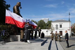 Święto Wojska Polskiego. Andrzej Duda złożył wieniec przed pomnikiem marszałka Józefa Piłsudskiego