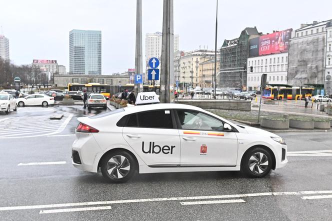  Uber przejmuje dworzec Centralny? Co dalej z tradycyjnymi taksówkami? 