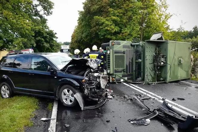 Trzy osoby ranne, w tym dwoje małych dzieci w wypadku na DK10