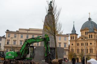 Plac Wolności coraz bardziej zielony