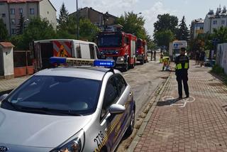 Wielka plama oleju przed skrzyżowaniem w Starej Miłosnej