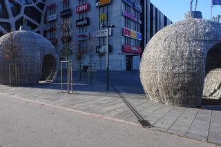 W Galerii Warmińskiej pojawiły się pierwsze ozdoby świąteczne. Miejsce wygląda magicznie [ZDJĘCIA]