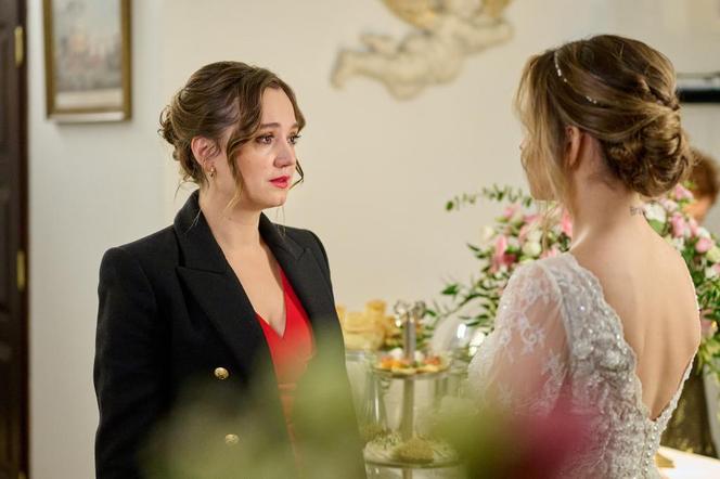 Na Wspólnej odc. 3771: Kasia (Julia Chatys), Aneta (Dorota Krempa)