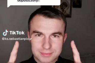 Ci księża szaleją na Tik Toku! Ich profile oglądają tysiące użytkowników