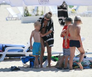 Marlena Muranowicz, wkrótce była żona Mroczka w bikini na plaży.