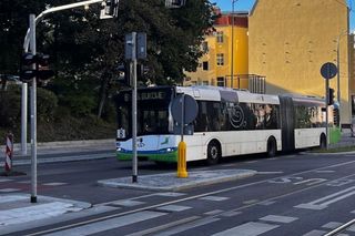 Dramatyczne chwile w Szczecinie. Mężczyzna o kulach został przytrzaśnięty drzwiami