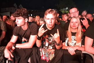 Posadzili drzewa, a następnie dali gorący koncert. Finał akcji zespołu Nocny Kochanek w Skarżysku