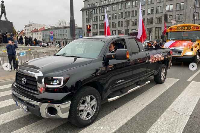 Krzysztof Bosak w Marszu Niepodległości pojechał potężnym pick-upem