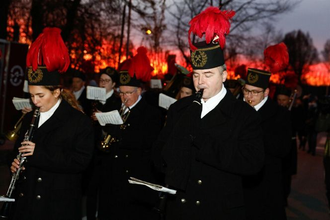  Barbórka 2024. Piękna tradycja, orkiestra dęta budzi mieszkańców Nikiszowca 
