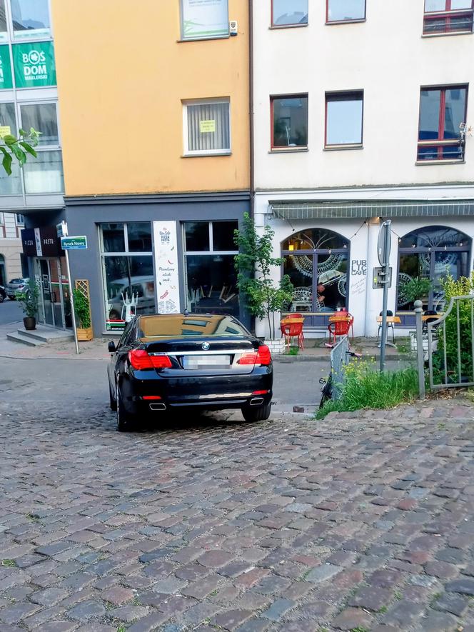 "Mistrzowie parkowania" na szczecińskim Podzamczu