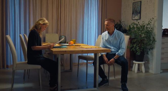 M jak miłość odc. 1701. Julia (Marta Chodorowska), Andrzej Budzyński (Krystian Wieczorek)