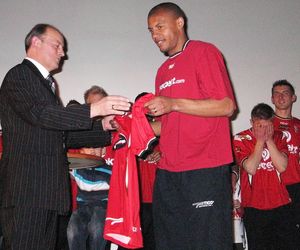 Prezentacja składu drużyny Górnika Zabrze. Tak było w Multikinie w Zabrzu w 2006 roku