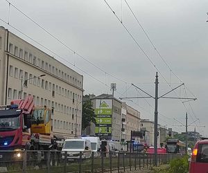 Śmiertelny wypadek w centrum Łodzi. Kobieta wpadła pod tramwaj